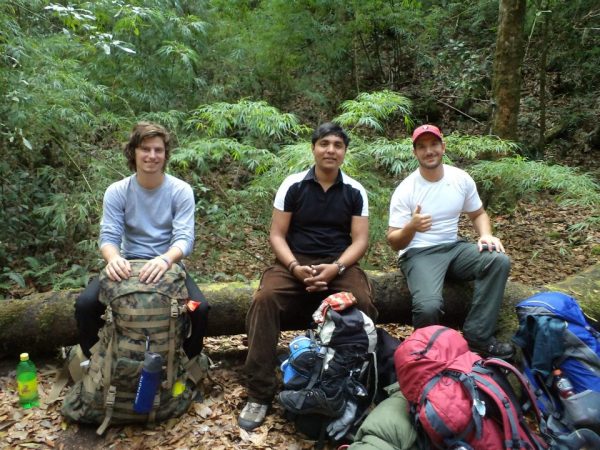 In my published works, I often write about the beauty of rural western Panama, and I hope many are inspired by what they read to come visit and see for themselves. When they do, they would be wise to contact guide Jorge Lopez Morrison. He is very knowledgeable and competent, with a delightfully positive and charming attitude. Hiring him as a guide would be a thrilling experience in the hands of a master. What is more, he speaks Spanish and English and even some French. Dans mes oeuvres publiés, j'écris souvent de la beauté du paysage de l'ouest de Panama, et j'espère que beaucoup sont inspirés par ce qu'ils lisent à venir et voir pour eux-mêmes. Lorsqu'ils y arrivent, ils seraient sages contacter le guide Jorge Lopez Morrison. Il a beaucoup d'information et il est très competent, avec une attitude positive et charmante. Avec lui pour un guide, on aurait une expérience magnifique aux mains d'un maître. De plus, il parle espagnol, anglais, et un peu de français !
